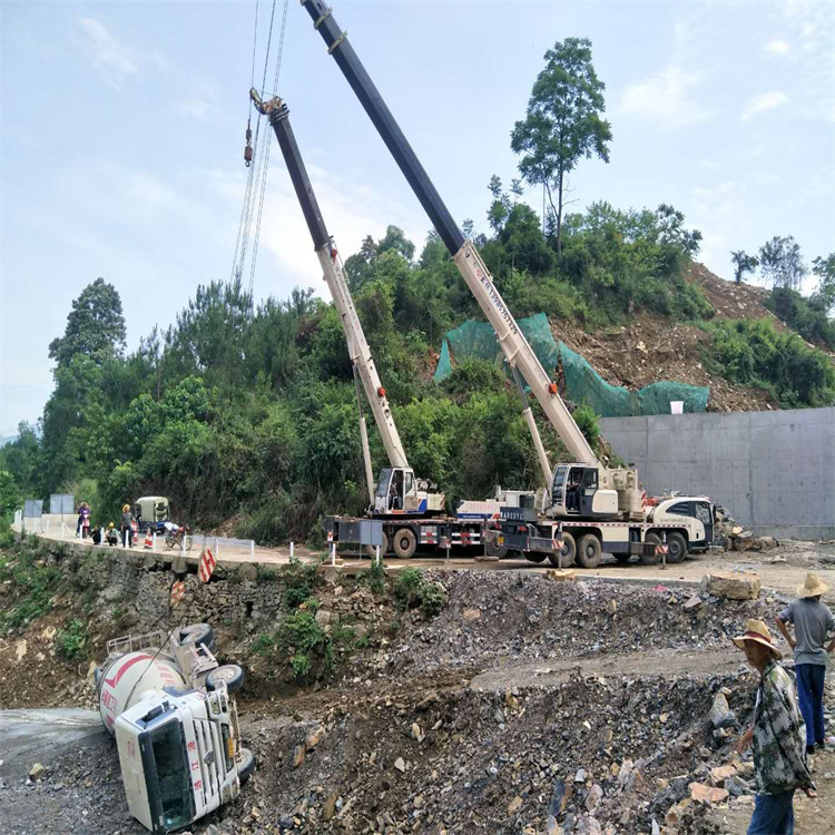 重兴镇汽车掉沟里叫吊车救援要多少钱