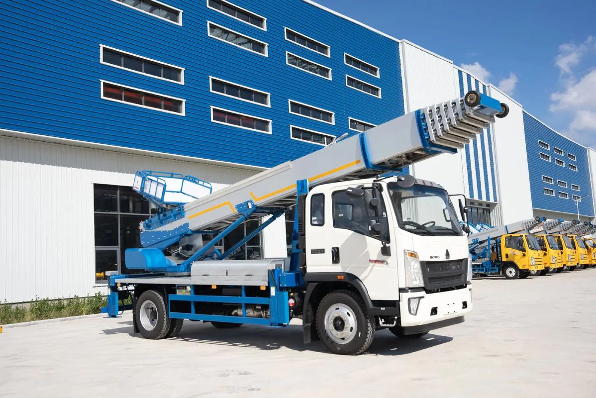 重兴镇出租云梯车高空作业车 建筑垃圾搬运