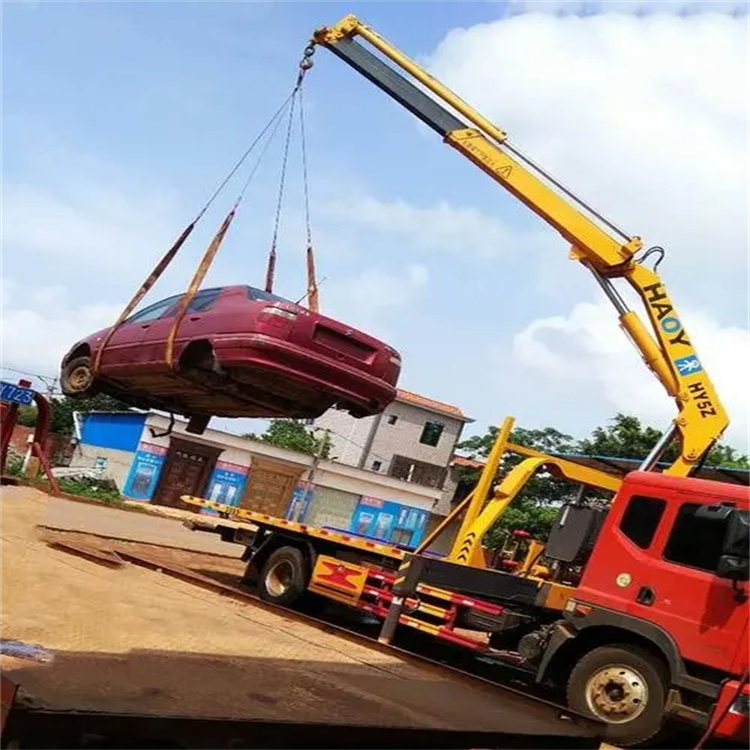 重兴镇吊车吊汽车的正确方法